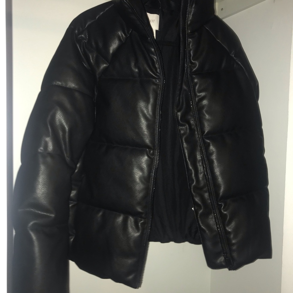 Black puffy wind breaker jacket